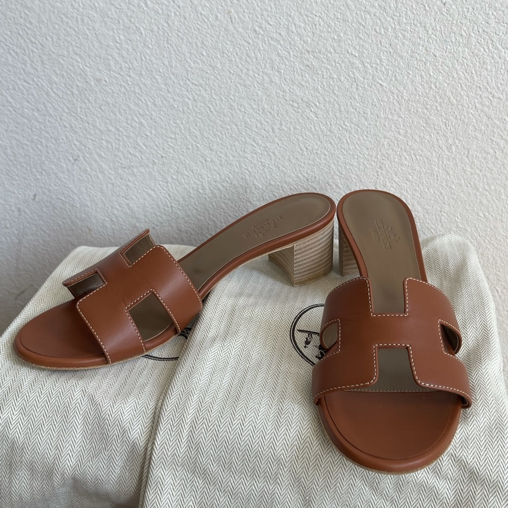 New full set HERMES GOLD Calfskin Oasis  Sandals
